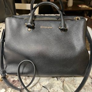 Used like new Michael Kors crossbody purse